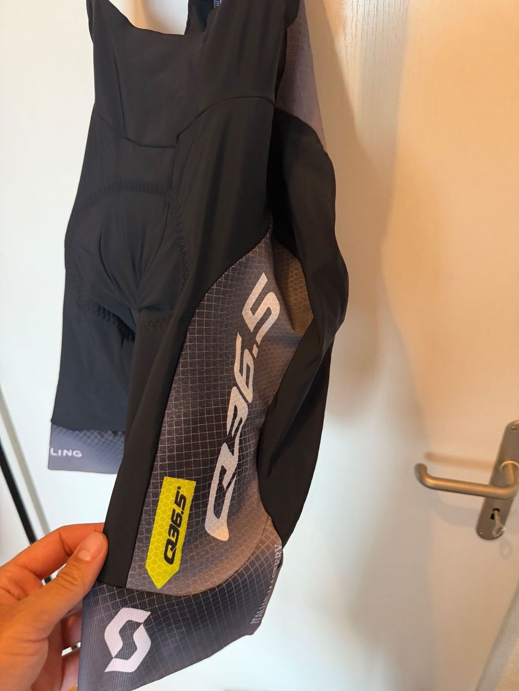 Pantalons: Q36.5 Gregarius Team Bib Size L – Neuf avec emballage d'origine à Küsnacht ZH par gma_67jc