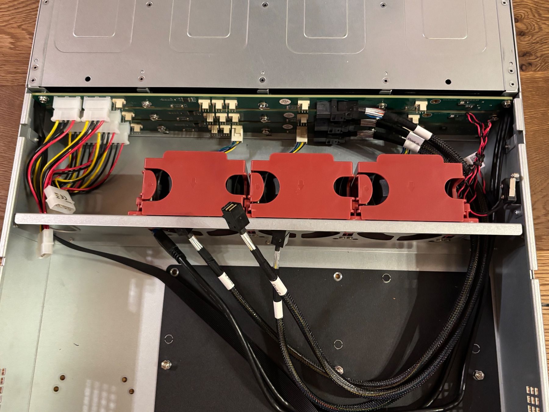 Server: Silverstone RM22-312 Server Barebones mit Zubehör – Usato da Widnau venduto da serverbedarf 4