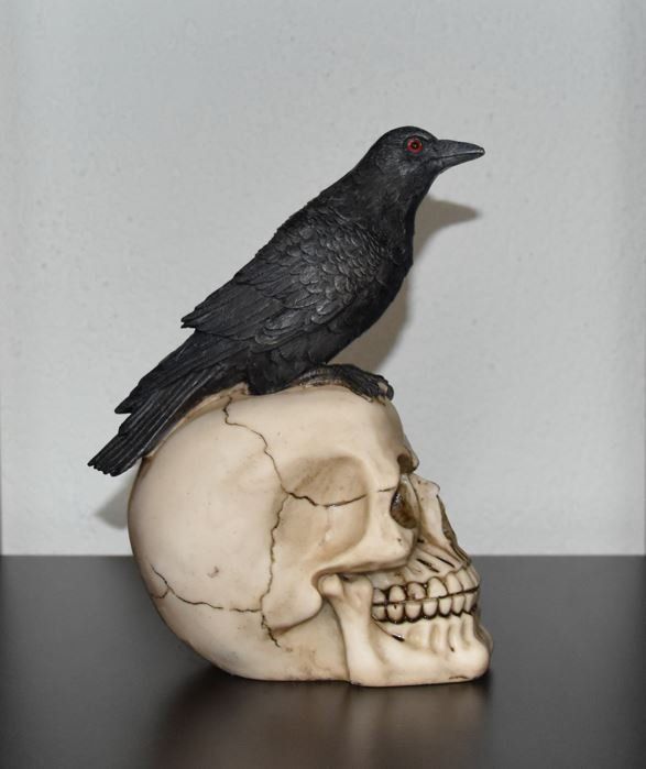 Statuette: Totenkopf mit Rabe – Nuovo e nell'imballaggio originale da Menziken venduto da mrpaedu 2