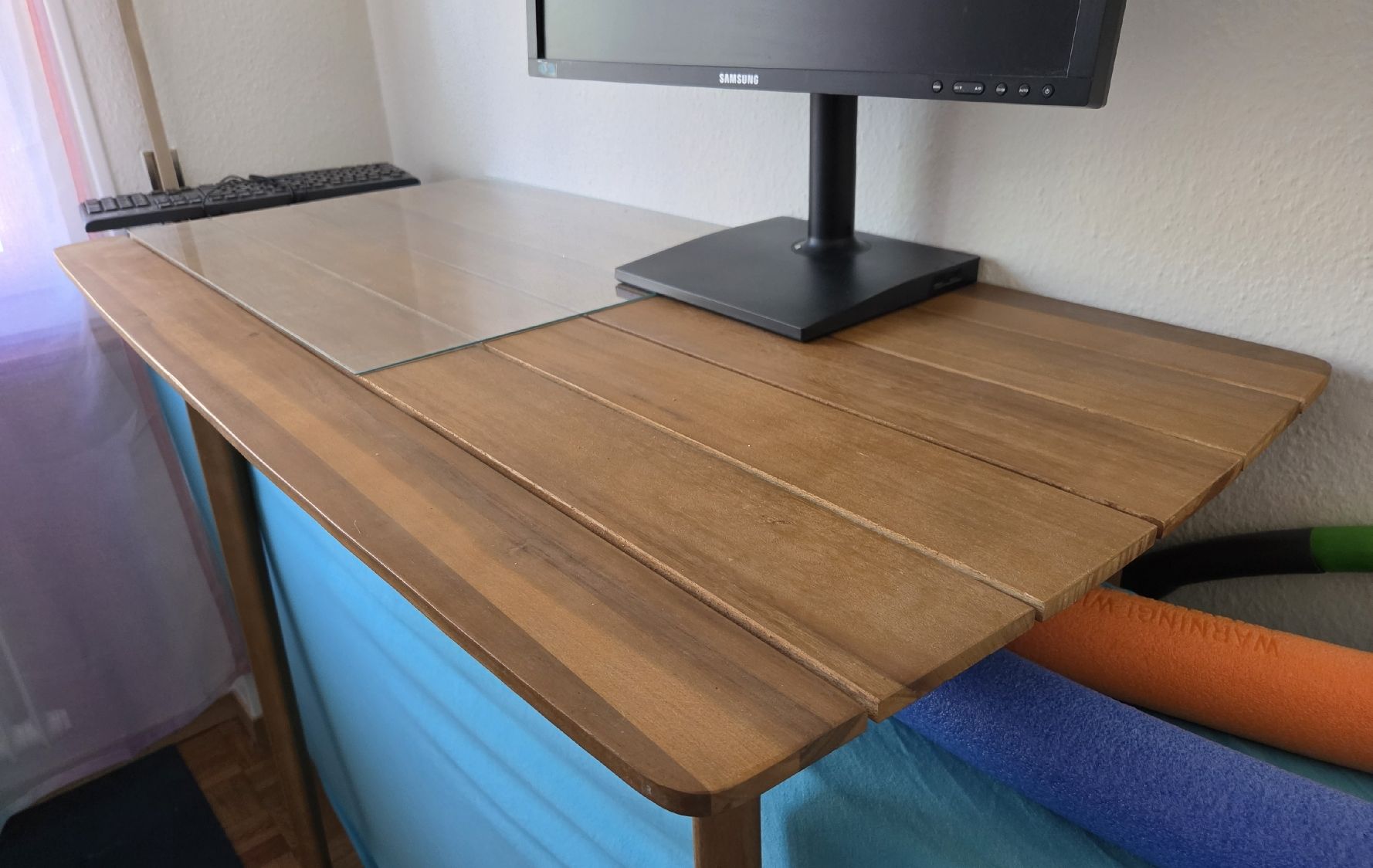 Set di tavolo e panche: table haute avec chaises / Hochtisch – Usato da La Tour-de-Peilz venduto da Fkarimu 2
