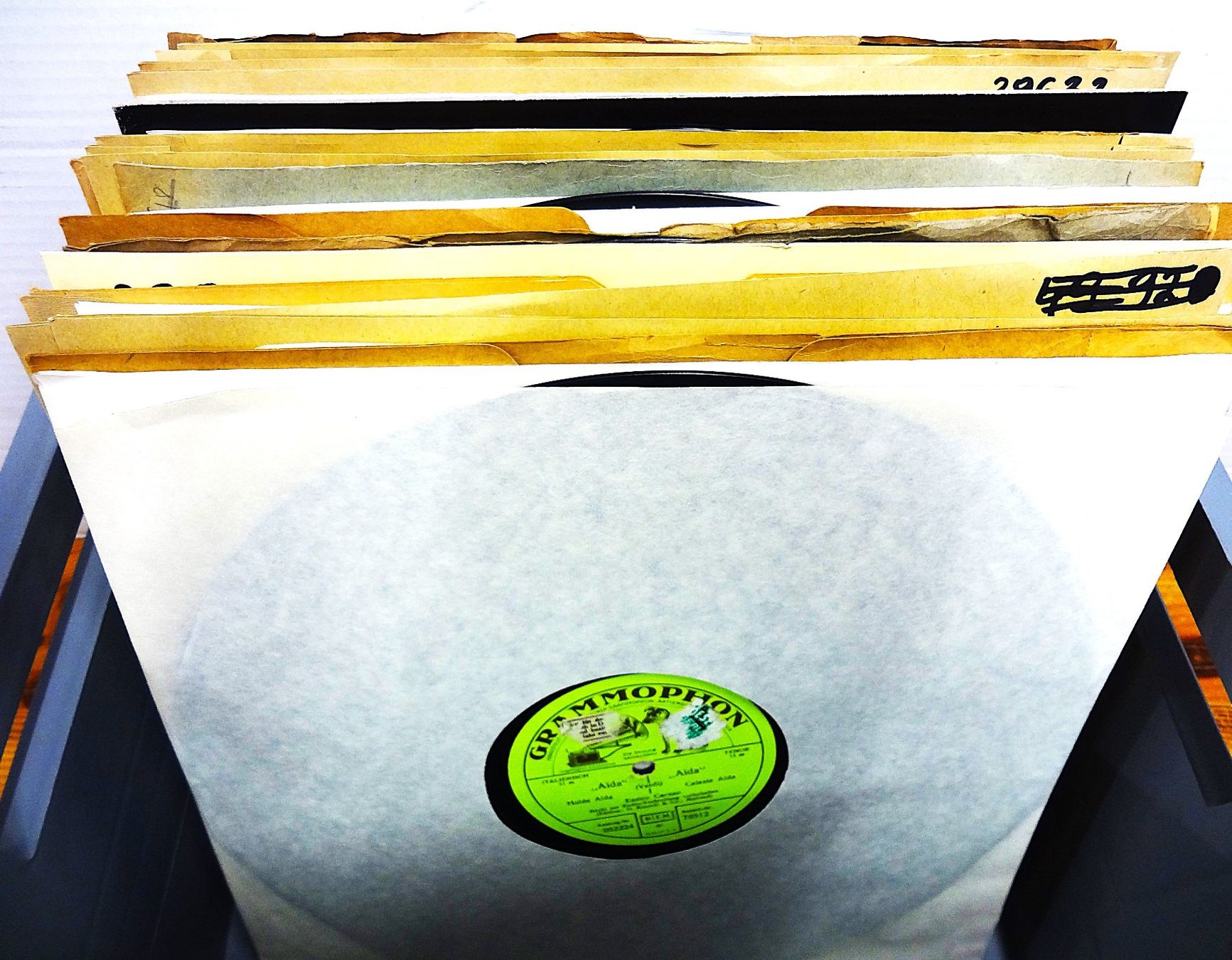 Schallplatten: Enrico Caruso, Konvolut mit 50 Schellackplatten – Gebraucht aus Hemishofen von Phonomandy