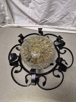 Deckenlampe mit Gusseisenverzierung