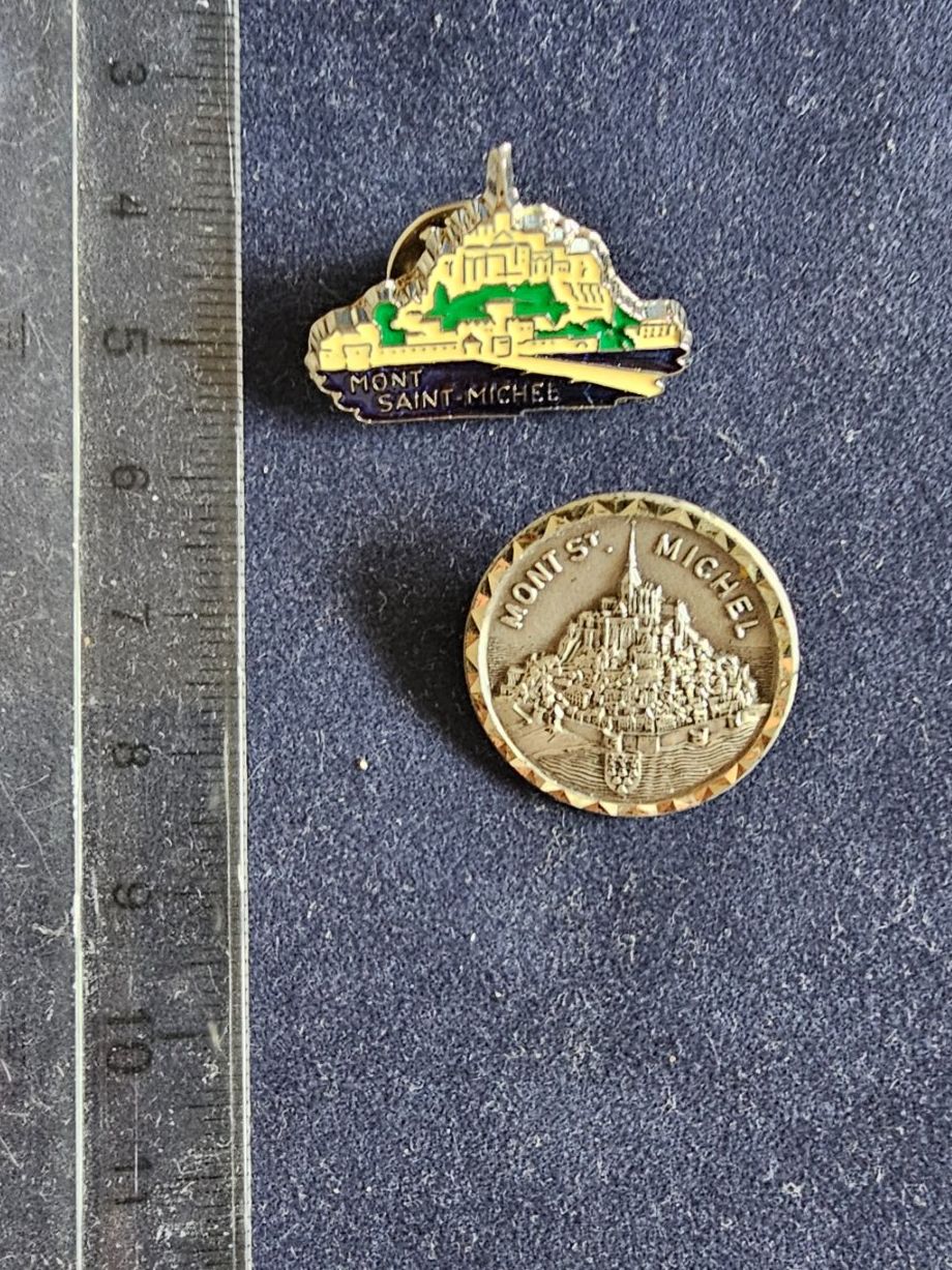 Placchette & Badge: 2 Pin-Set Mont St Michel – Nuovo (secondo la descrizione) da St Gallen venduto da golov80