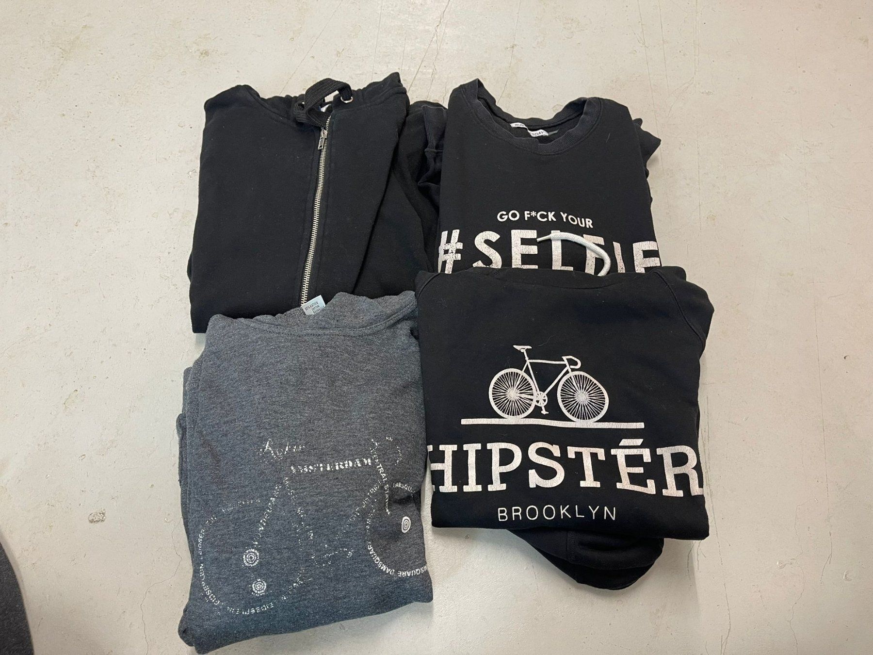 Lotti di vestiti: Diverse Kleidung – Usato da Aedermannsdorf venduto da Molinero_