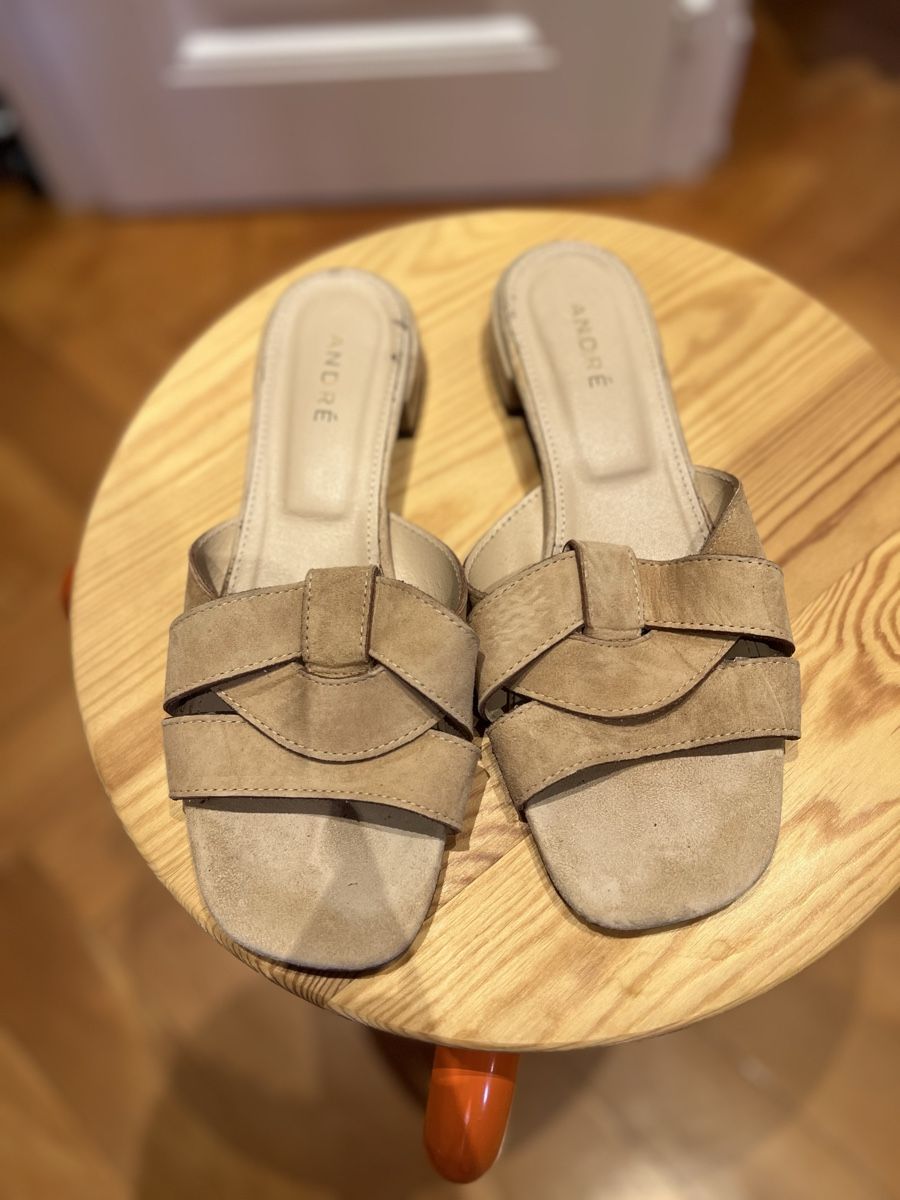 André Damenschuhe: André Leather Slides - Size 39 – Gebraucht aus Genève von jud_xrl8 1