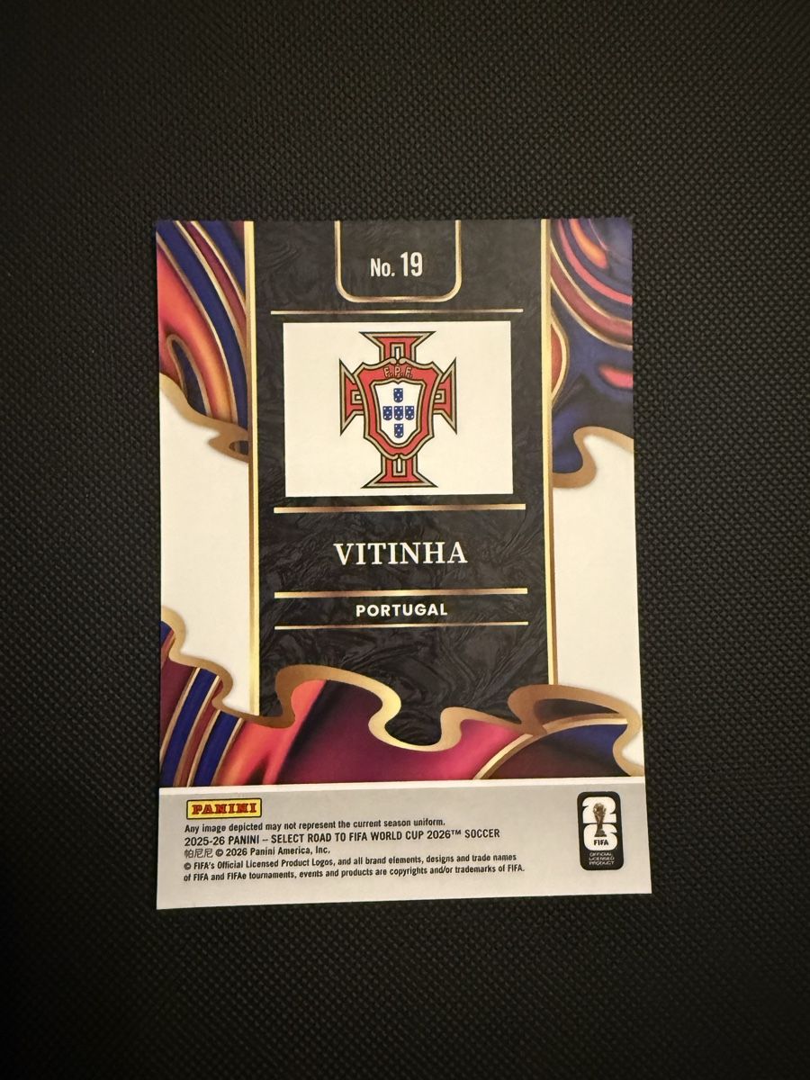 Panini Carte collezionabili: Panini select WM26 Vitinha – Nuovo (secondo la descrizione) da La Chaux-de-Fonds venduto da Chacha99 2