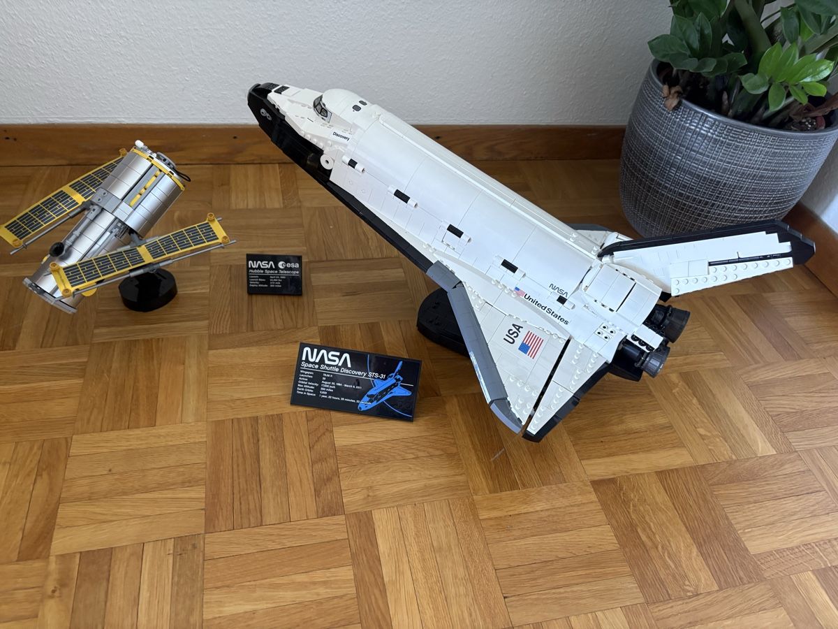 Lego Kit di costruzioni: Lego Space Shuttle Discovery Set 10283 Hubble Space Telescop – Usato da Wettingen venduto da Dario914