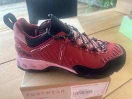 Neuves : chaussures de trekking mammut