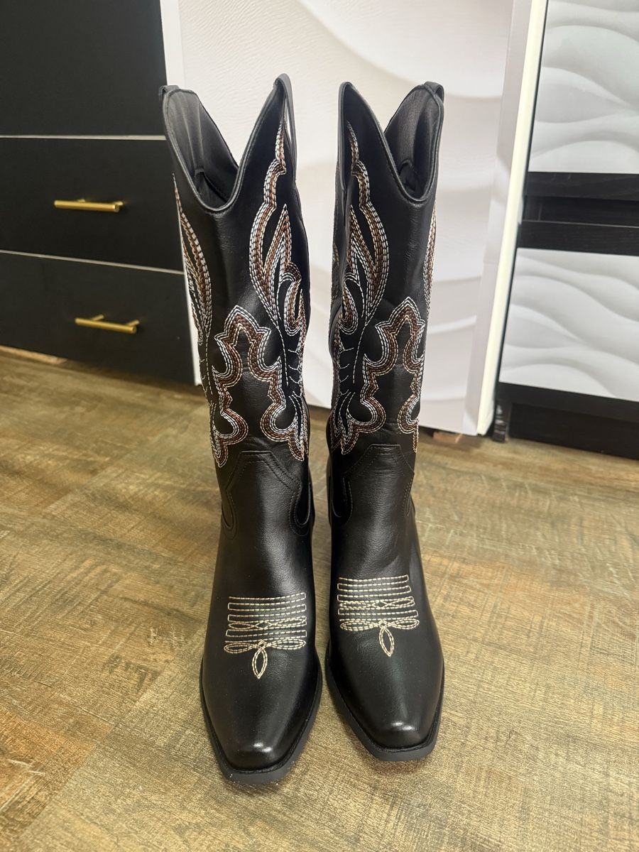 Scarpe da donna: Schwarze Cowboystiefel, Gr. 38 NEU – Nuovo (secondo la descrizione) da Lachen SZ venduto da zsucard 2