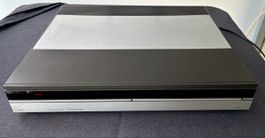 B&O Verstärker und CD-Player 5500 mit zwei Fernbedienungen