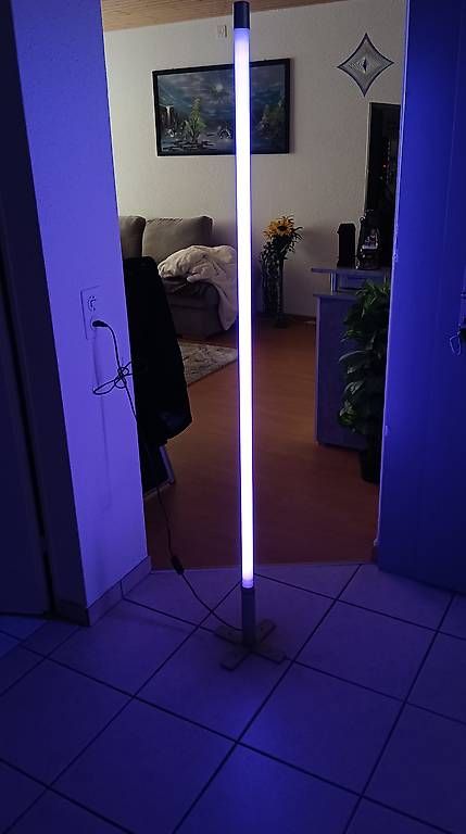 Lampade: Stehleuchte Neon Violett – Nuovo (secondo la descrizione) da Oberburg venduto da Blood-Black-Devil