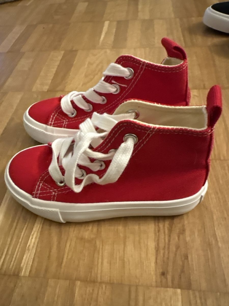 Scarpe per ragazzi: Rote Kinder Turnschuhe, Gr 25 – Nuovo e nell'imballaggio originale da Oberengstringen venduto da JennyLu01