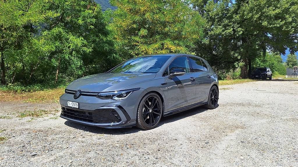 VW Automobili: VW Golf 1.5etsi GPF mHEV R-Line DSG – Usato da Lumino venduto da Baz79