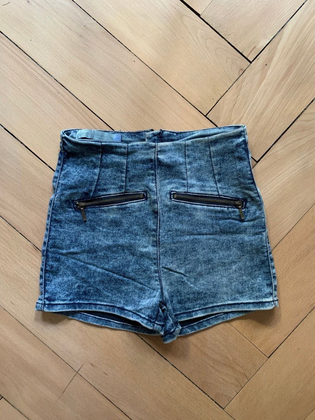 Bershka Jeans: BERSHKA - Jeansshorts Washed Look S – Usato da Zürich venduto da Diazaio
