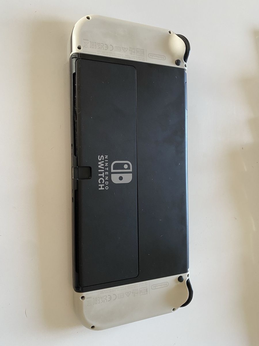 Nintendo Console: Console Nintendo Switch OLED + 8 jeux + accessoires – Nuovo (secondo la descrizione) da Vevey venduto da sasa2008 2