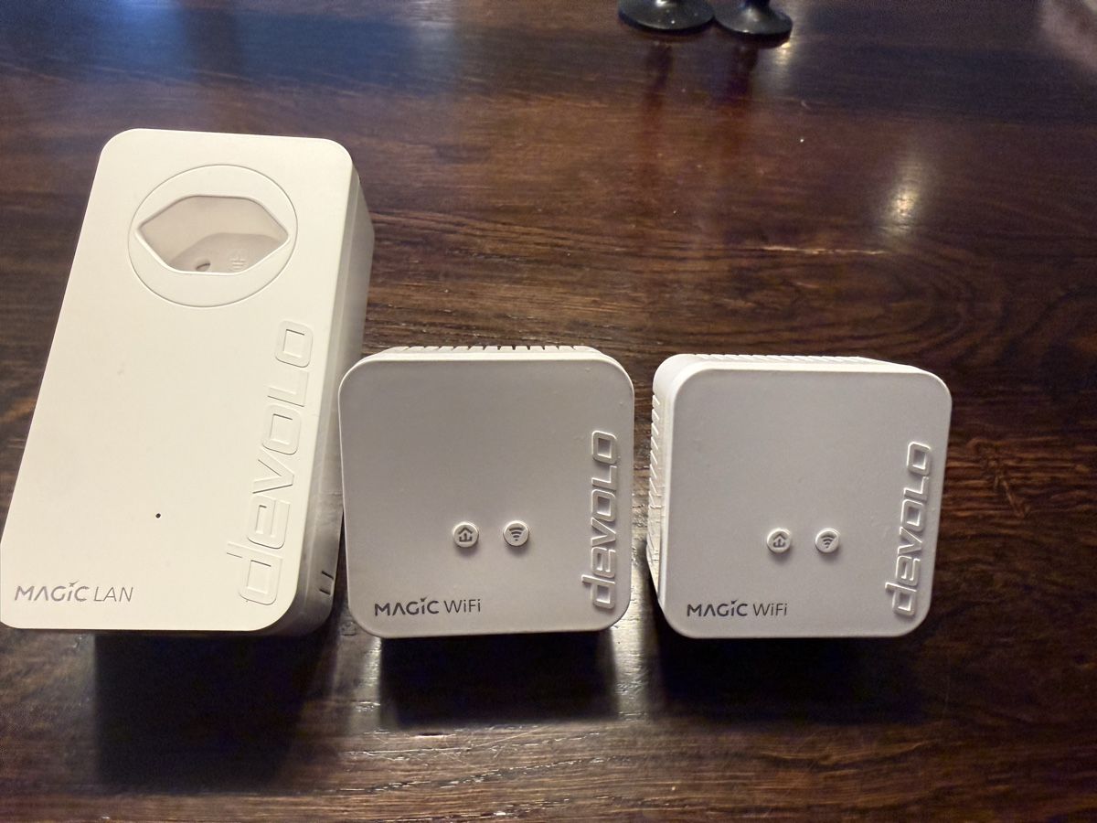 Devolo Wlan: devolo Magic 1 WiFi Multiroom Kit – 3 Powerline-Adapter – Gebraucht aus horgen von melacombe