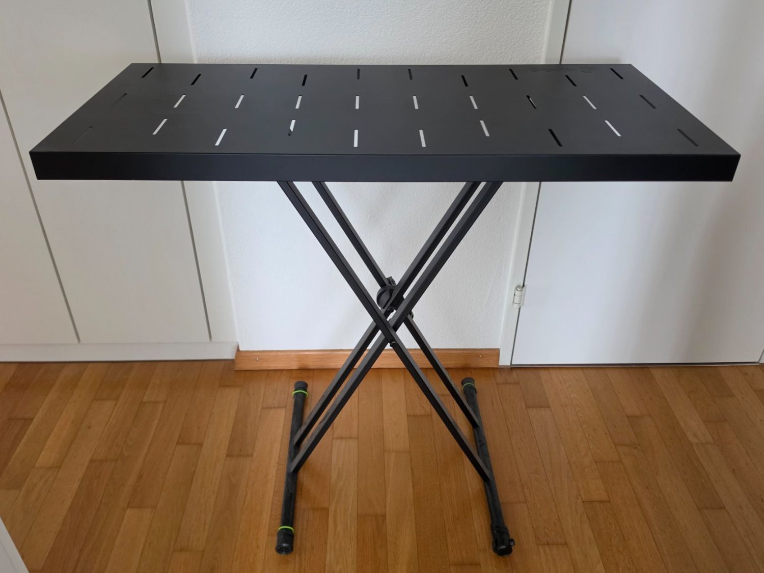 Instrumenten-& Notenständer: Gravity KSX 2 RD Ablagetisch Set / Keyboardständer – Gebraucht aus Rotkreuz von dryan