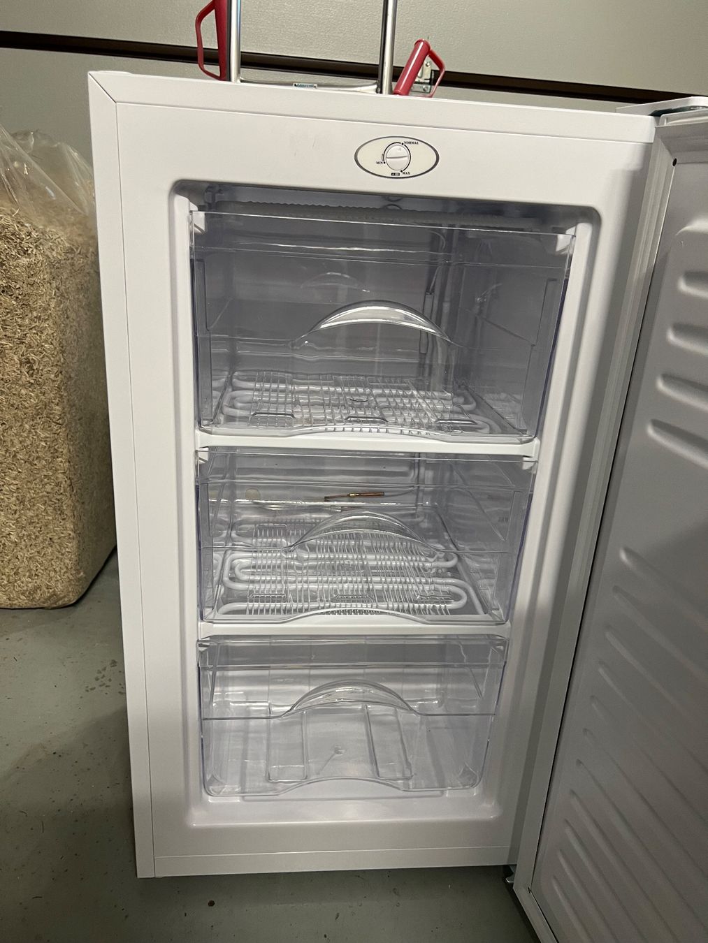 Kibernetik Congelatori: KIBERNETIK FREEZER TK200.85, 3 Schubladen, weiss – Usato da Reinach AG venduto da Tpeppi 1