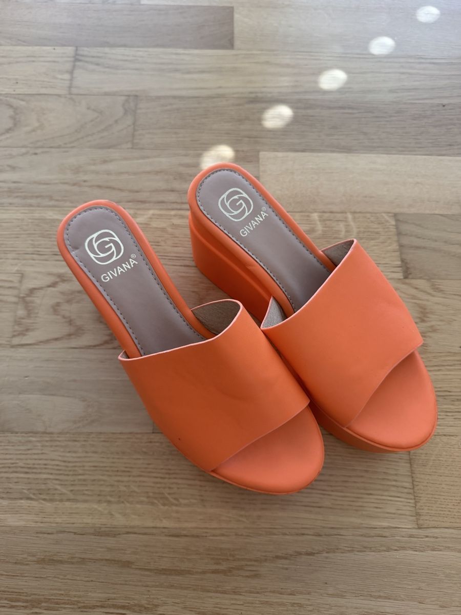 Scarpe da donna: Platform Wedge Sandals – Nuovo (secondo la descrizione) da Zürich venduto da lil_h279