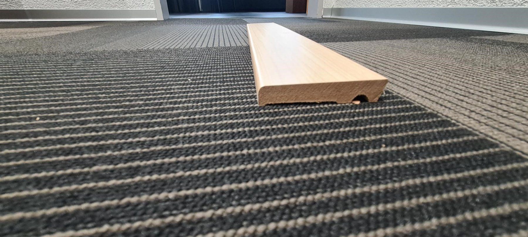 Articoli in legno: Sockelleisten Ahorn 80 mm – Nuovo e nell'imballaggio originale da Staad SG venduto da BamaAG 2