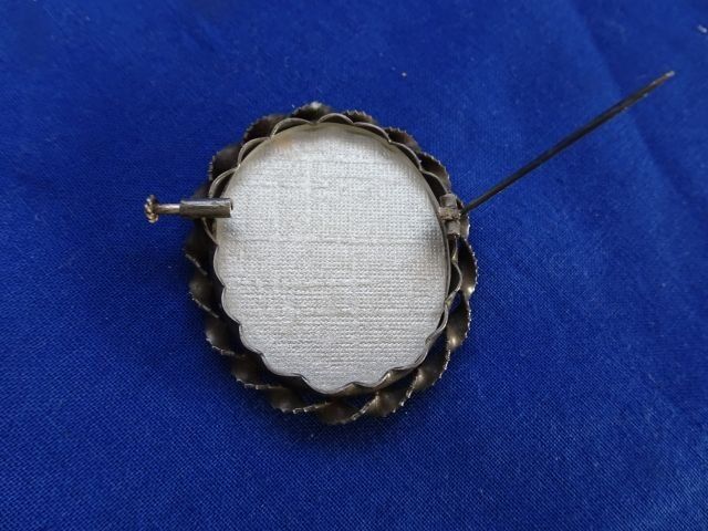 Spille & Fermagli: Brosche oval GAZELLE, 5x4cm, nostalgisch, Vintage – Usato da Berikon venduto da Kolophonium43 2