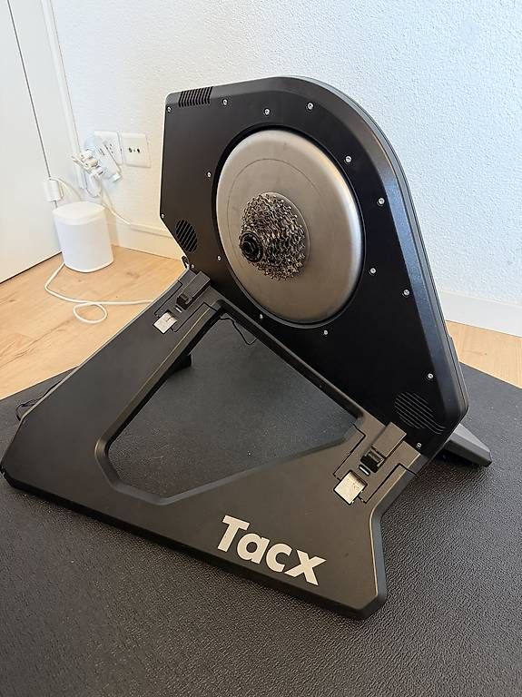 Vélos d'appartement: Tacx Neo Smart mit Zubehör – D'occasion à Brugg AG par Bucher1976 1