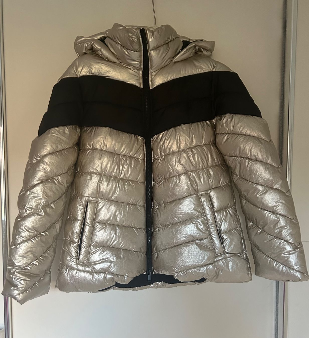 Jacken & Mäntel: Winter-Steppjacke silber-schwarz – Neu (gemäss Beschreibung) aus Winterthur von Flamenca7