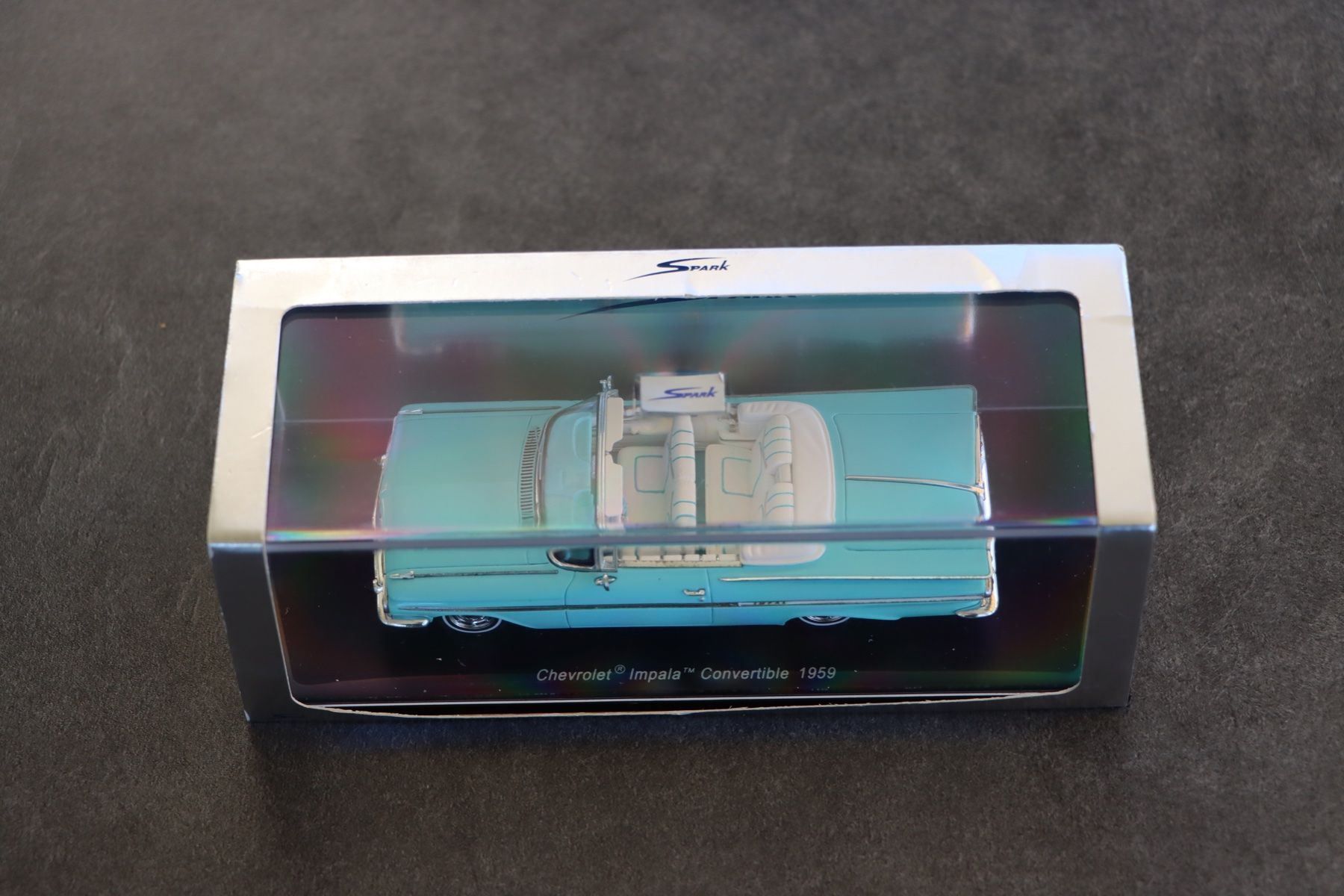 Chevrolet Modellini d'auto: Chevrolet Impala Convertible 1:43 Spark – Nuovo e nell'imballaggio originale da Bühl b.Aarberg venduto da modelldiecast 1