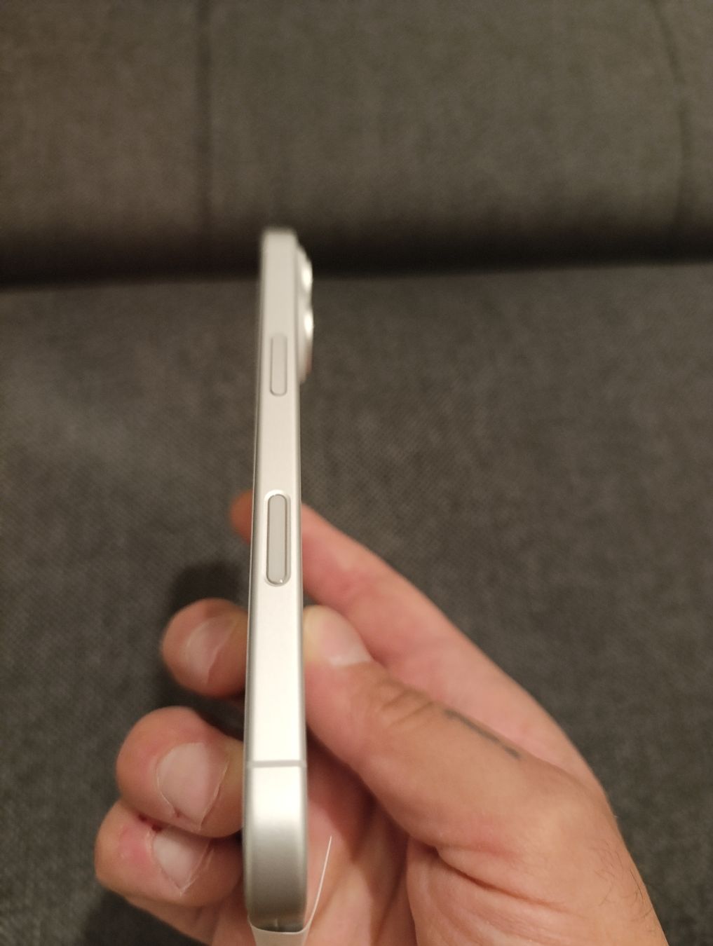 Apple Telefoni cellulari / Smartphones: iPhone 16 128 Neu  – Nuovo (secondo la descrizione) da Aarburg venduto da kor_zmw5 2