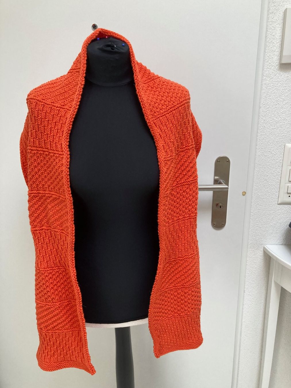 Foulard & Sciarpe: Schal orange,  gestrickt gemustert – Nuovo (secondo la descrizione) da Glattpark (Opfikon) venduto da Pangie 1
