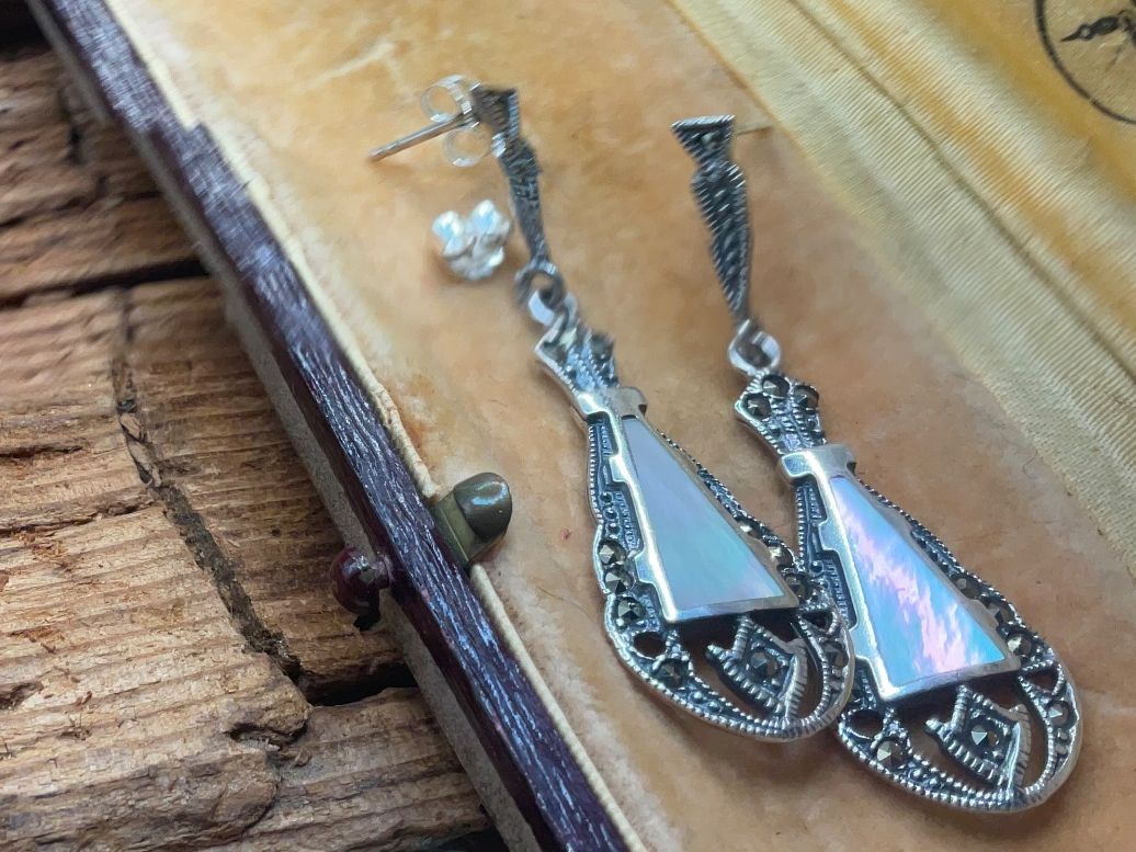 Orecchini pendenti & Orecchini a lobo: Vintage Ohrstecker mit Perlmutt – Nuovo e nell'imballaggio originale da Luzern venduto da S.Kern01