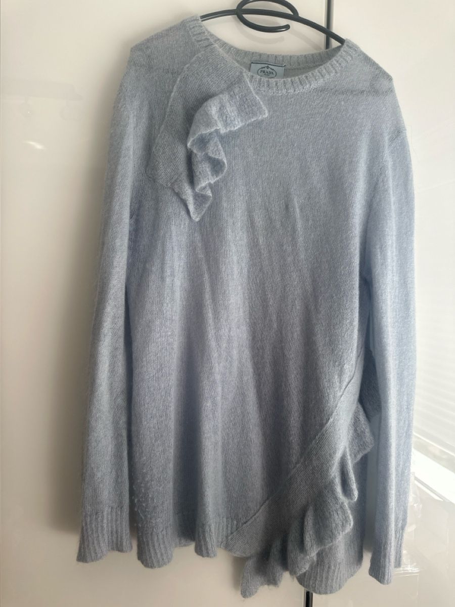 Prada Pulls & Sweat-shirts: Pullover Prada hellblau Grösse M mit Rüschen – D'occasion à Zürich par bea_5268