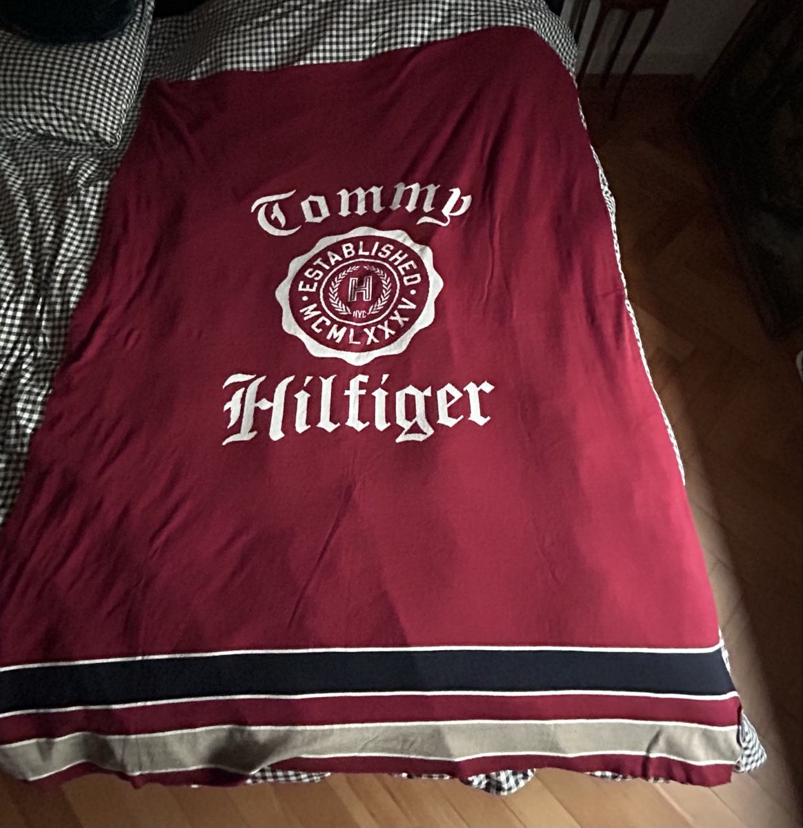 Coperte: Blanket by Tommy Hilfiger – Nuovo (secondo la descrizione) da Biel/Bienne venduto da zit_v5yc