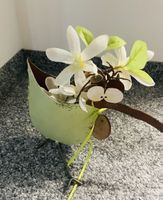 Deko Vogel mit Blumen Topf leicht gebraucht