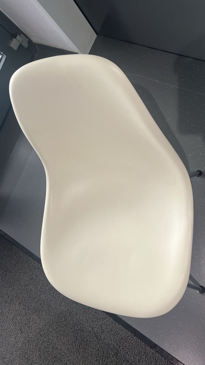 Vitra Stühle: 1 Vitra Plastic Chair, Schale offwhite – Gebraucht aus Triengen von chouchou88 1