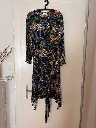 Kleid Essentiel Antwerp floral Gr 38