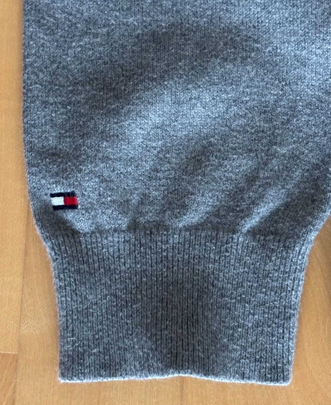 Tommy Hilfiger Pullover & Sweatshirts: Pullover Tommy Hilfiger – Gebraucht aus Winterberg ZH von vanilleinspiration 3