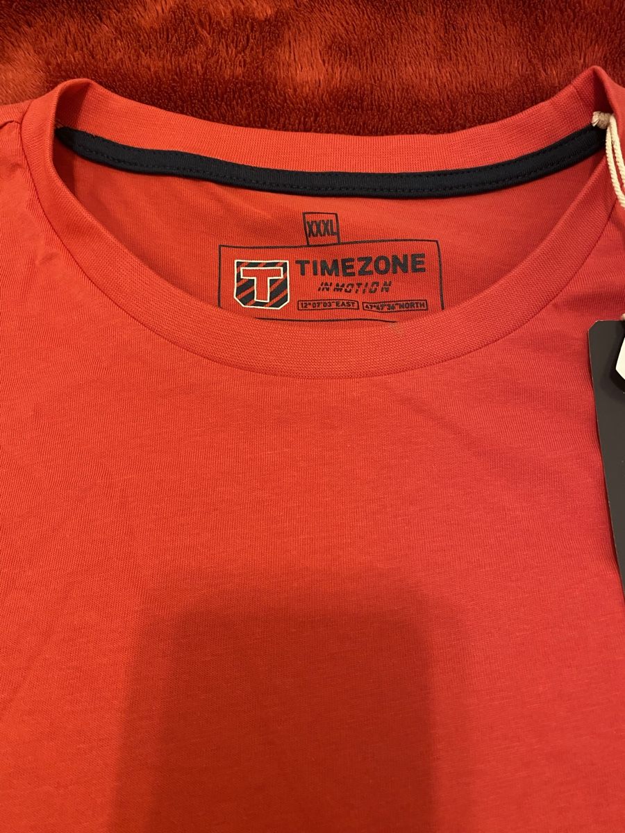 T-shirt: T Shirt – Nuovo (secondo la descrizione) da Berikon venduto da TheMangle 1