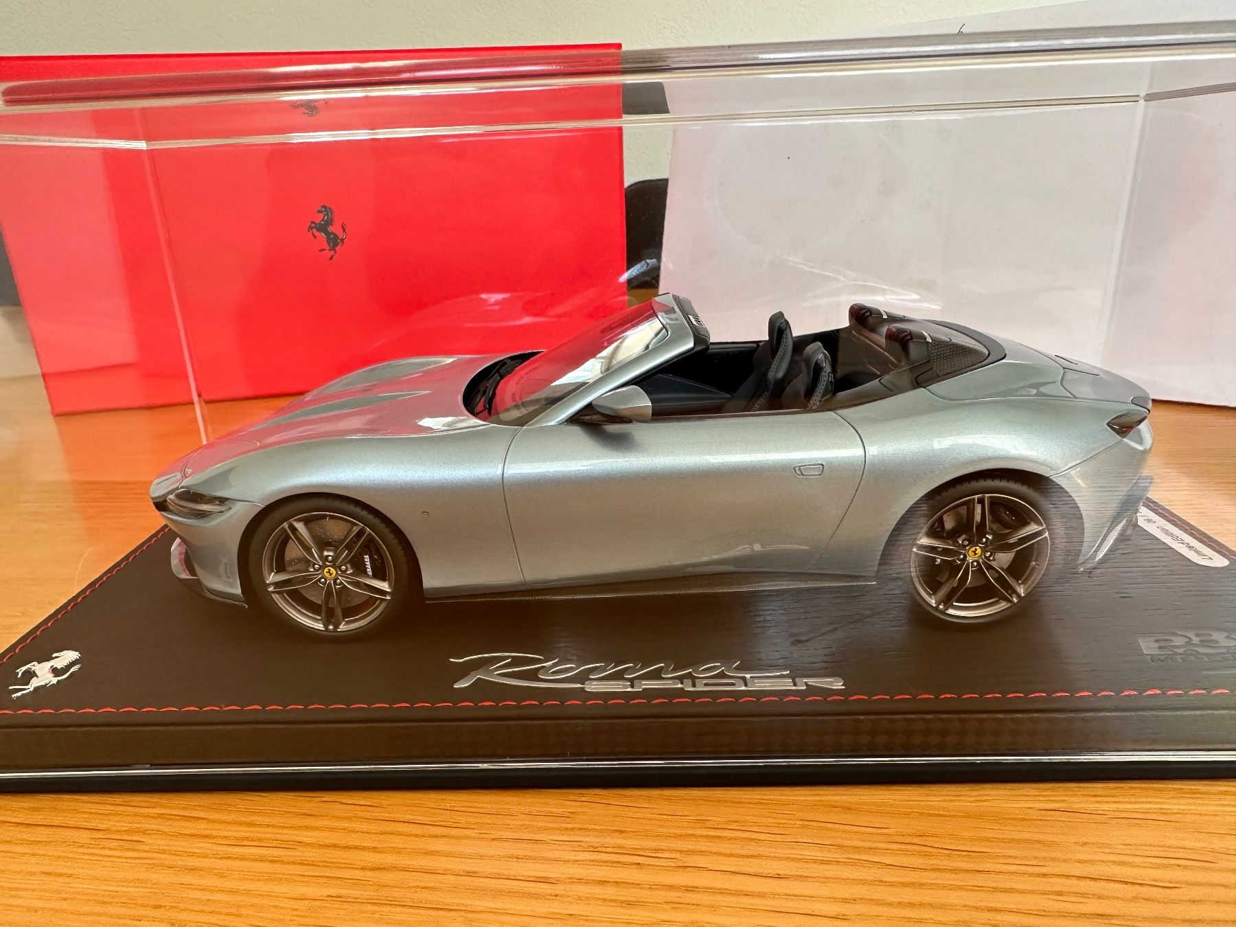 Ferrari Modellautos: Ferrari Roma Spider Grey alloy 1/18 – Neu und originalverpackt aus Stein AR von Krabbe2 2