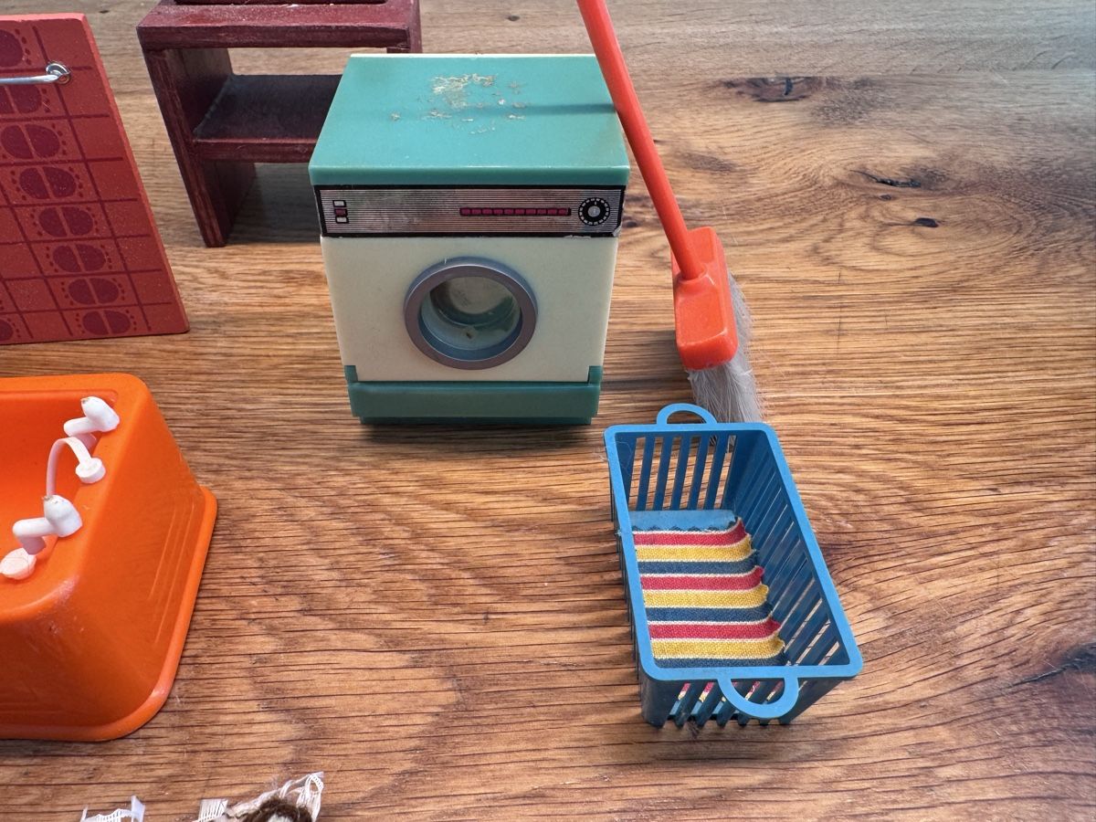 Maisons & Meubles de poupées: Puppenhaus Möbel Vintage  – D'occasion à Niederbüren par Oetschli 1