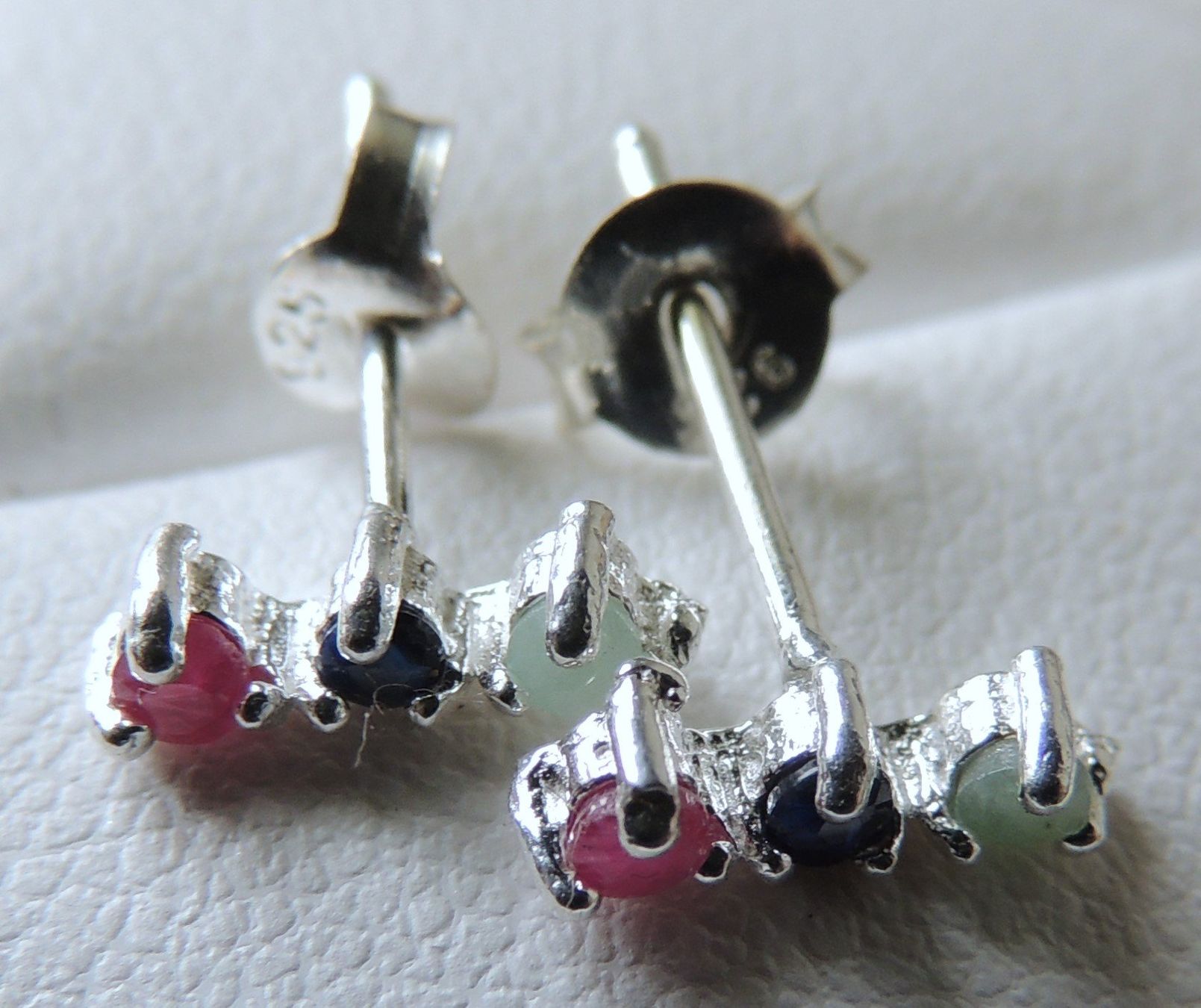 Orecchini pendenti & Orecchini a lobo: Rubin Saphir Prehnit Silber 925 Ohrstecker – Nuovo e nell'imballaggio originale da Waldenburg venduto da schaller707 1
