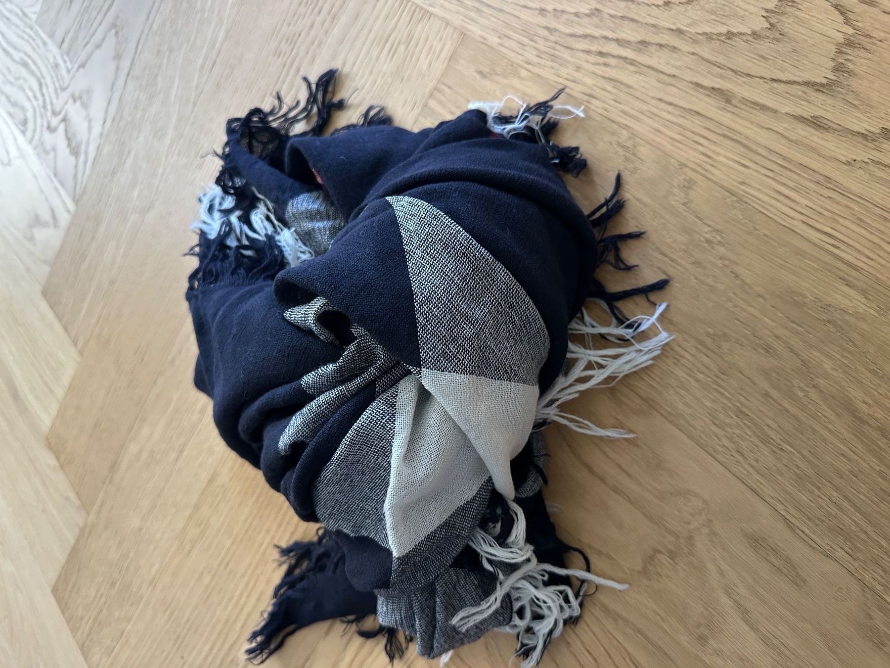 Burberry Foulard & Sciarpe: Burberry Schal – Usato da Zürich venduto da Lillyrose2013
