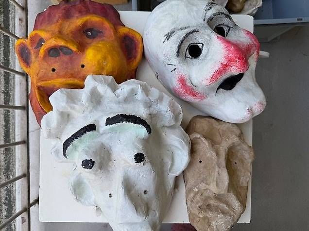 Maschere: Maskenbau in die Schule oder Freizeit? – Usato da Basel venduto da Bouhali