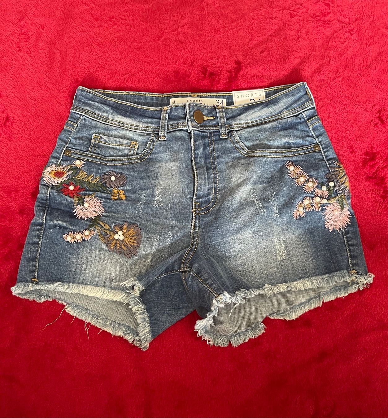 Jeans: Kurze Hose Jeans mit Blumen – Nuovo (secondo la descrizione) da Basel venduto da 1moonstar