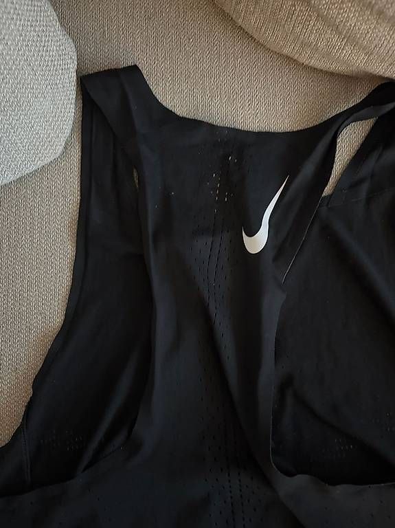T-shirt: Nike Running Aeroswift Top Size L – Usato da Zürich venduto da von_sj9s 4