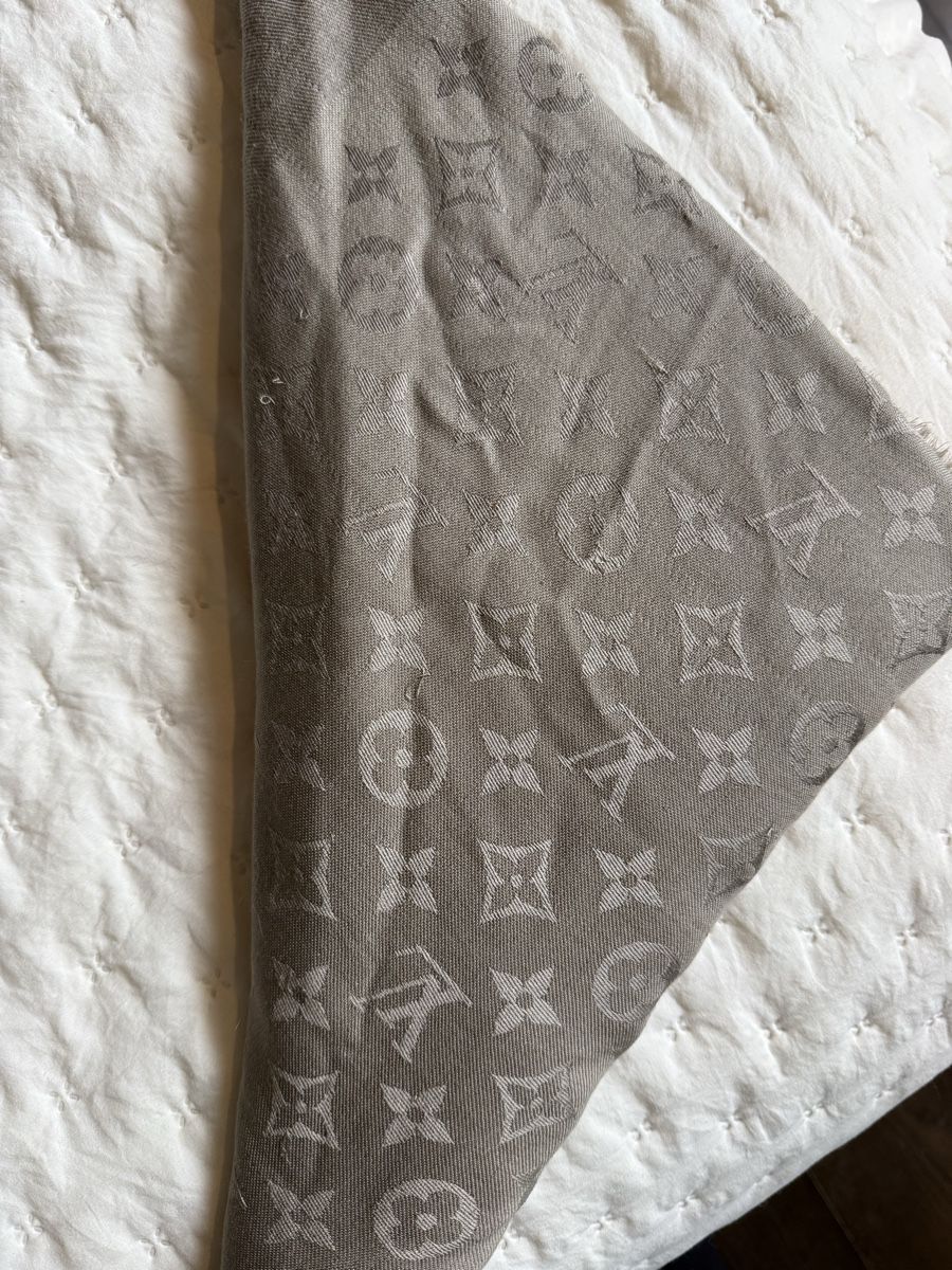 Louis Vuitton Foulards, Tücher & Schals: Louis Vuitton Monogramm Tuch  – Gebraucht aus Wädenswil von Cocomagi 5