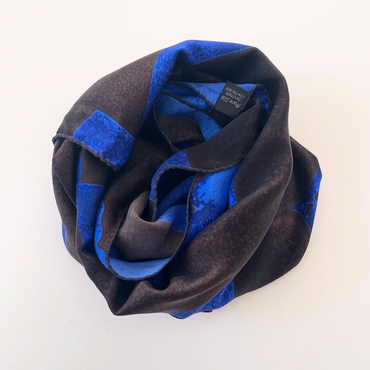 Fabric Frontline Foulards, Tücher & Schals: FABRIC FRONTLINE Silk Scarf – Neu (gemäss Beschreibung) aus Freienbach von Avviivva_Shop 1