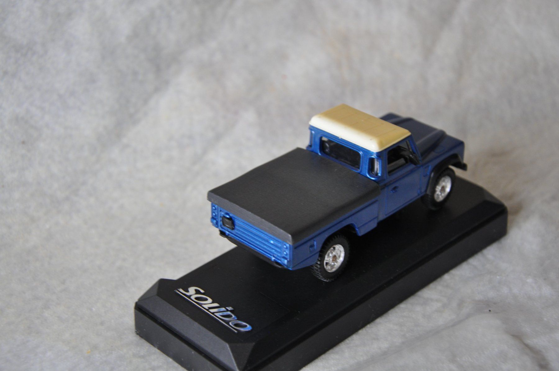 Solido Modellini d'auto: Land Rover Pickup – Nuovo e nell'imballaggio originale da Ebnat-Kappel venduto da Aallerlei 2