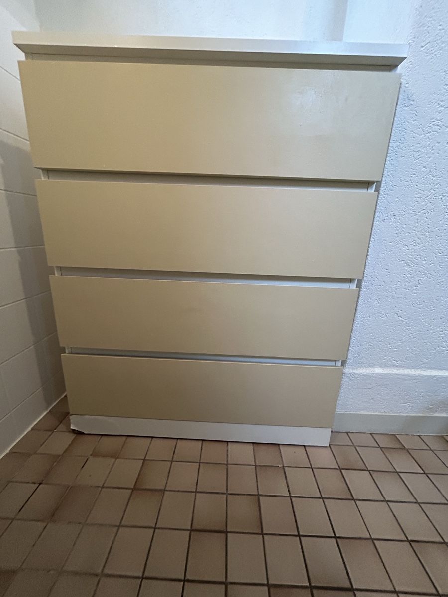 Ikea Cassettiere: Malm Kommode mit 4 Schubladen – Usato da Wallisellen venduto da Anja064 1