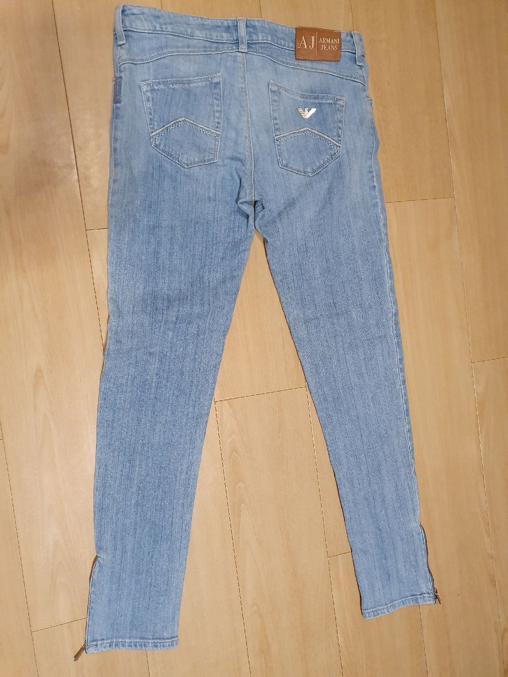 Armani Jeans: Fraue Armani Jeans Gr. 27 HellBlau – Usato da Val D Illiez venduto da SnowRoof 2